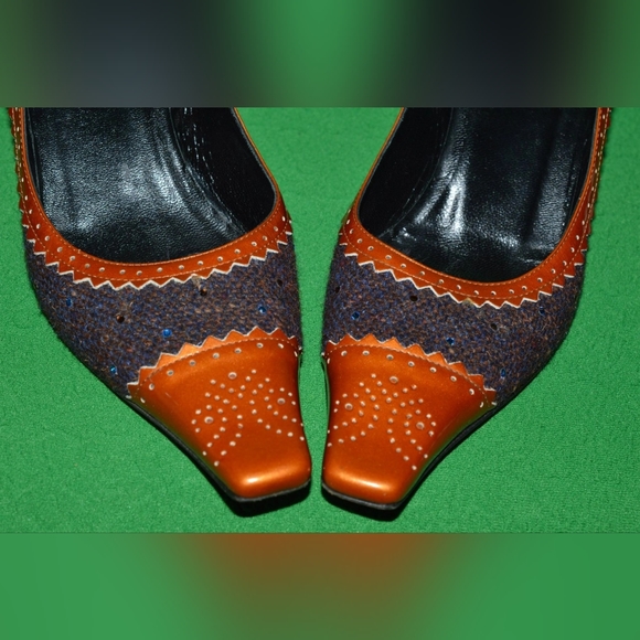 Shoes.  MOSCHINO CHEAP AND CHIC.  1990s  Made in Italy. - Picture 3 of 4